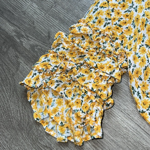 Revolve Faithful The Brand Gisela Yellow‎ Floral Ruffle Sleeve Top - Picture 7 of 7
